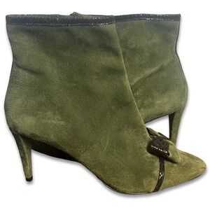 Karl Lagerfeld Paris Women’s Suede Mona Bow Ankle Boots Bootie Olive NWOB Sz. 11